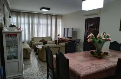 Sobrado Geminado no Gonzaga, 3 Quartos (1 Suíte), Quintal Amplo, 10 Vagas