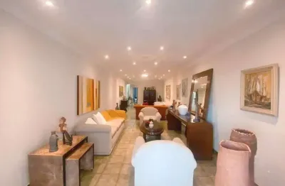 Comprar apartamento na Ponta da Praia com 4 quartos sendo 3 suítes e 3 vagas de garagem