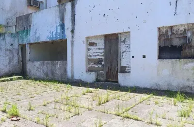 Terreno na avenida principal da Encruzilhada, 520 m² com Edificação