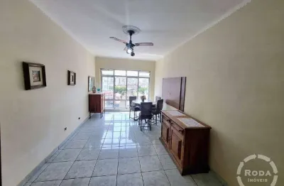 Apartamento 2 dormitórios de frente , vaga demarcada no Marapé - Santos - S.P.