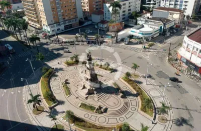 Apartamento de 2 dormitórios em santos no gonzaga, sala 2 ambientes, 2 banheiros.