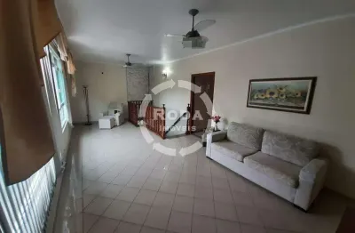 Casa tipo sobreposta alta a venda em santos, localizada na ponta da praia.