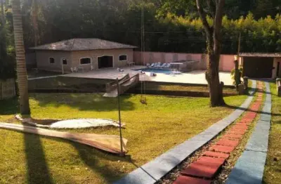 Maravilhosa chácara com 11.000m², piscina aquecida, lagos e coxeira