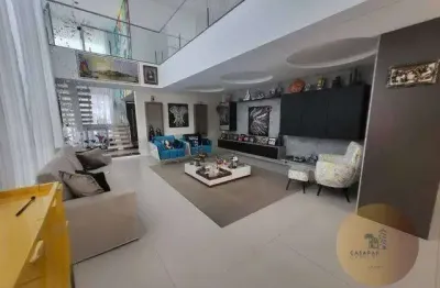 Sobrado à venda em condomínio fechado com 940m², ao lado do shopping