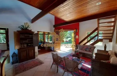 Casa à venda em condomínio fechado com 3 quartos e 400m², lazer e segurança