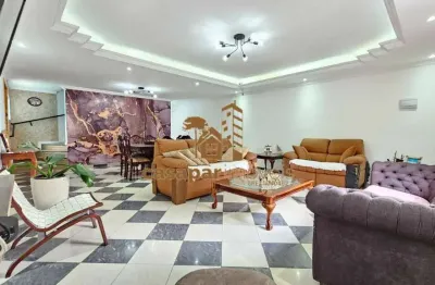 Sobrado à venda com 442m² e 4 quartos, piscina e espaço gourmet