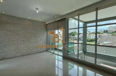 Sobrado Amplo à Venda no Bairro Santa Maria, 3 Suítes com 384m² e 4 Vagas