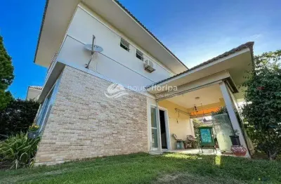 Casa individual com 3 dormitórios sendo 1 suíte no campeche, fácil acesso à rodovia e a poucos minu