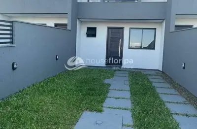 Casa de 2 quartos com quintal e 2 vagas de garagem à venda, perto das praias e comércio local no ca