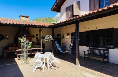 Casa de 3 quartos sendo um suite, piscina e quintal  à venda, morro das pedras/campeche, florianópo