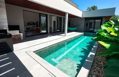 Casa à venda, campeche, florianópolis, sc - proximo a praia com piscina!
