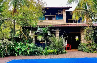 Casa de 3 quartos com piscina e quintal grande à venda, próxima à trilha da praia nas 5 ruas, rio t