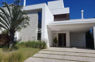 Linda casa a venda com duas suites com jacuzzi, espaço gourmet,  com excelente infraestrutura em um