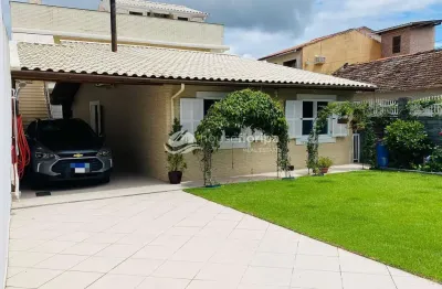 Casa de 3 quartos com sauna, espaço gourmet e quintal amplo à venda no sul da ilha, pântano do sul,