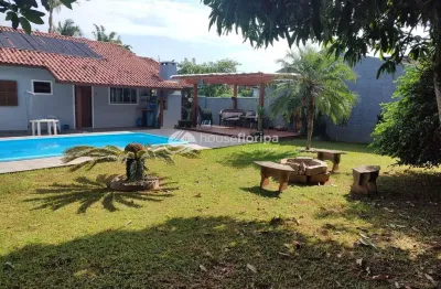 Casa à venda com 3 dormitórios e piscina , com terreno individual de 465m2, no campeche, florianópo