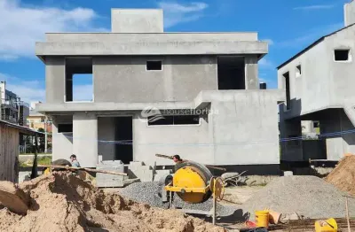 Casa individual à venda 4 quartos, 2 suítes com varanda próxima a praia, em construção, nos açores,