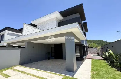 Bela casa  alto padrão à venda com 3 suítes, piscina em ótima localização rio tavares, florianópoli