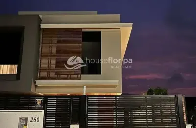 Casa moderna com 3 quartos, escritório, área gourmet a poucos metros do mar no jardim campeche, flo