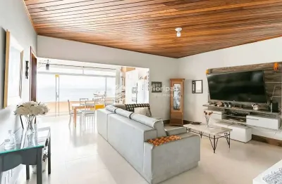 Incrível casa à venda açoriana, frente mar, com vista maravilhosa no ribeirão da ilha próximo aos r