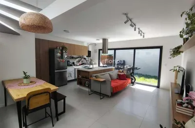 Apartamento Duplex bem localizado, mobiliado à venda no Campeche, Florianópolis, SC, com encantador