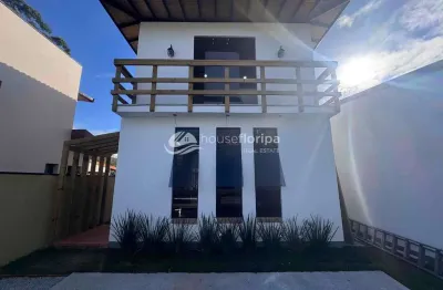 Casa com 2 quartos (1 suíte), área gourmet, pátio, garagem para 2 carros e arquitetura exclusiva co