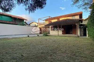 Casa no rio tavares de 200m² em um terreno de 360m², na famosa região das cinco ruas, a 5 minutos d