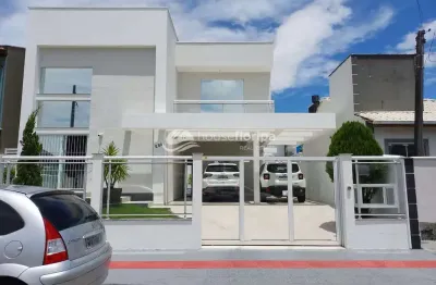 Casa contemporânea à venda com 4 dormitórios, piscina e energia solar, no carianos, em florianópoli
