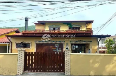 Casa à venda com 4 dormitórios, perto da praia na armação do pântano do sul, em florianópolis, sc