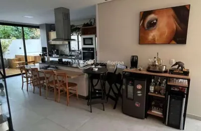 Casa moderna espaçosa com jacuzzi e decoração de alto padrão no rio tavares