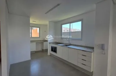 Incrivel casa com 3 dormitórios e um sótão à venda em condomínio clube, morro das pedras, florianóp