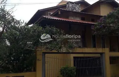 Casa à venda com 4 dormitórios e 751m2 de terreno, na lagoa da conceição, florianópolis, sc