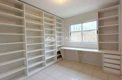 Apartamento 2 dormitórios com sacada e churrasqueira e móveis planejados a apenas 6 minutos do oka