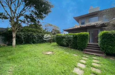 Aconchego, natureza e estilo em uma casa com 2 dormitórios e amplo terreno de 440m² no rio tavares