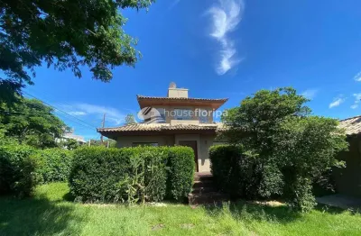 Aconchego, natureza e estilo em uma casa com 2 dormitórios e amplo terreno de 440m² no Rio Tavares