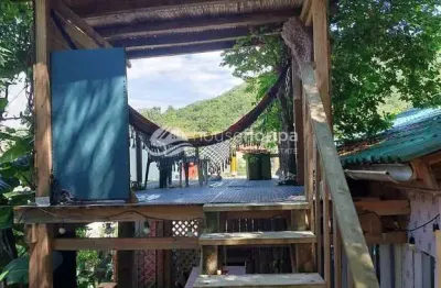 Refúgio artístico no sambaqui – loft com piscina, vista para o verde, solarium e área gourmet