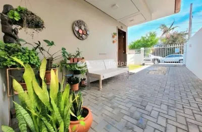 Casa à venda, campeche, florianópolis, sc -  próxima a cómercios da região, 900m da praia