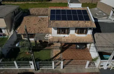 Casa perto da praia no Campeche – 4 Dormitórios + Piscina + Solar On-Grid + Carregador Elétrico – O