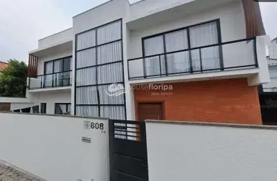 Excelente casa à venda com 3 dormitórios em localização privilegiada, toda mobiliada, no Rio Tavare