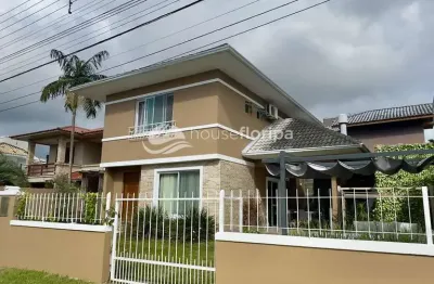 Oportunidade no Sul da Ilha Casa Individual Financiável com 3 Quartos e Estrutura Extra no Terreno