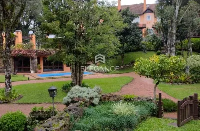 Elegance imóveis vende linda residência em condomínio fechado, próximo ao centro de gramado com 3 suítes, sacada, lareira, churrasqueira e vaga de garagem coberta. gramado - rs