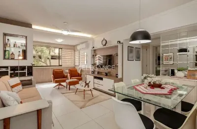 Apartamento 79m2,  2 dormitórios, 1suíte, 2 vagas de garagem, excelente localização em petrópolis, porto alegre. elegance imóveis vende.