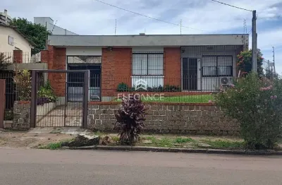 Imperdível oportunidade! Casa à venda em Porto Alegre-RS, Jardim do Salso, com 4 quartos, 1 suíte, 4 banheiros, 3 vagas de garagem e 179m².