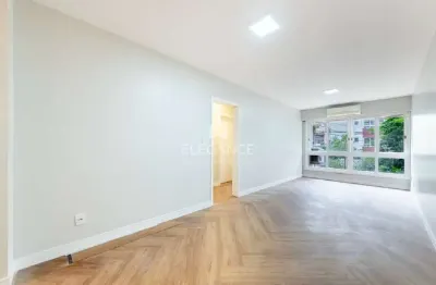 Imperdível! Apartamento à venda em Porto Alegre-RS, no bairro Auxiliadora, com 2 quartos, 1 suíte, 4 banheiros, 1 vaga de garagem e 83,38m² de área.
