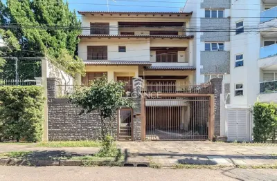 Impecável casa à venda em Porto Alegre-RS, Chácara das Pedras: 3 quartos, 3 suítes, 5 banheiros, 6 vagas, 549m².