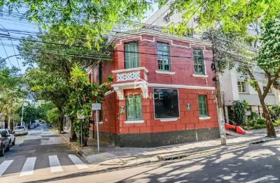 Imperdível Casa Comercial à Venda em Porto Alegre-RS, Moinhos de Vento - 2 Quartos, 2 Salas, 4 Banheiros, 204m².