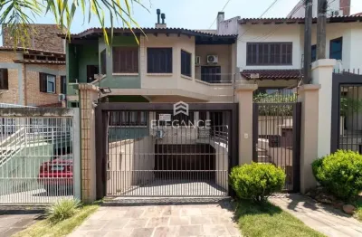 Imperdível: Casa à venda em Porto Alegre-RS, Chácara das Pedras! 4 quartos, 1 suíte, 5 banheiros, 3 vagas, 307m².