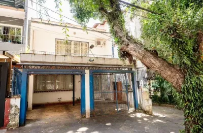 Imperdível oportunidade: Casa à venda em Petrópolis, Porto Alegre-RS. 3 quartos, 1 suíte, 4 banheiros, 2 vagas, 156m2. Elegance Imóveis.
