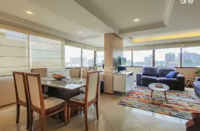 Apartamento lindo em andar alto com 112 m2 privativos, 3 dormitórios, suíte, churrasqueira no bairro Rio Branco, Porto Alegre. Elegance Imóveis.