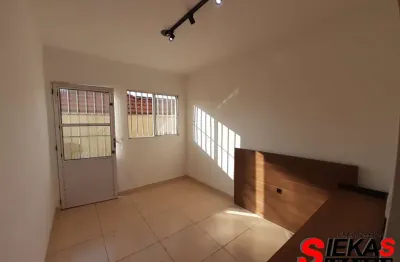 Excelente oportunidade de locação: casa semi mobiliada com 2 quartos na penha de frança, são paulo-sp!