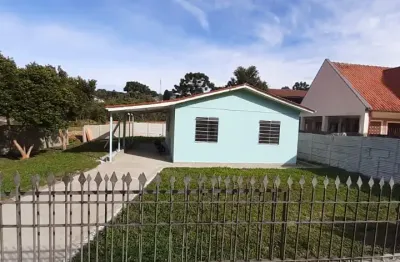 Casa com 70m2 de madeira com 3 quartos - localizada em  santa felicidade